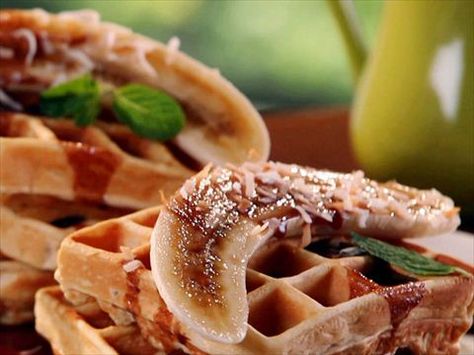 Waffles With Chocolate, Coconut Waffles, Pancakes With Banana, Tempting Food, Bobby Flay Recipes, Banana Recipe, Coconut Pancakes, Best Brunch Recipes, Vegetarian Foods