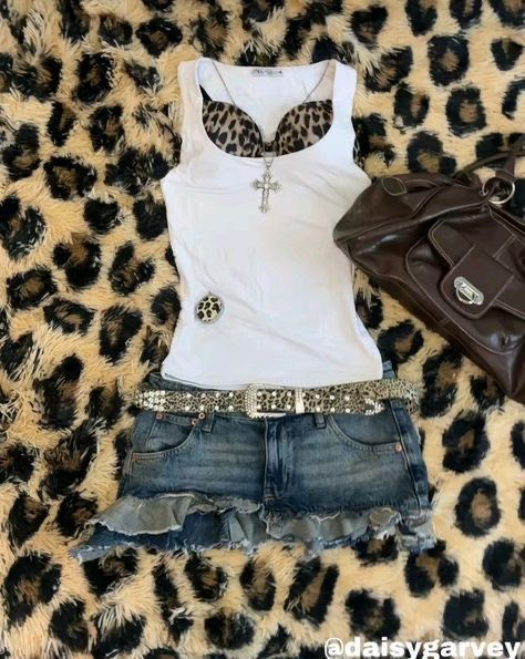 Fits For Autumn, Spring Outfits With Jackets, 2000s Trashy Outfits, Y2k Bling Outfits, Leopard Print Style, Tank Top Over Long Sleeve Outfit, Urban Style Outfits Women, Tank Top Over Long Sleeve, Outfits W Shorts