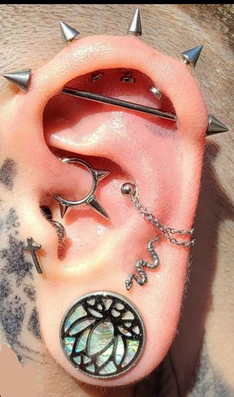 Punk Piercings Ears, Alt Ear Piercing Ideas, Alternative Ear Piercings, Cool Ear Piercings Punk, Spike Ear Piercing, Punk Ear Piercings, Piercing Ear Ideas, Industrial Ear Piercing, Grunge Style Aesthetic