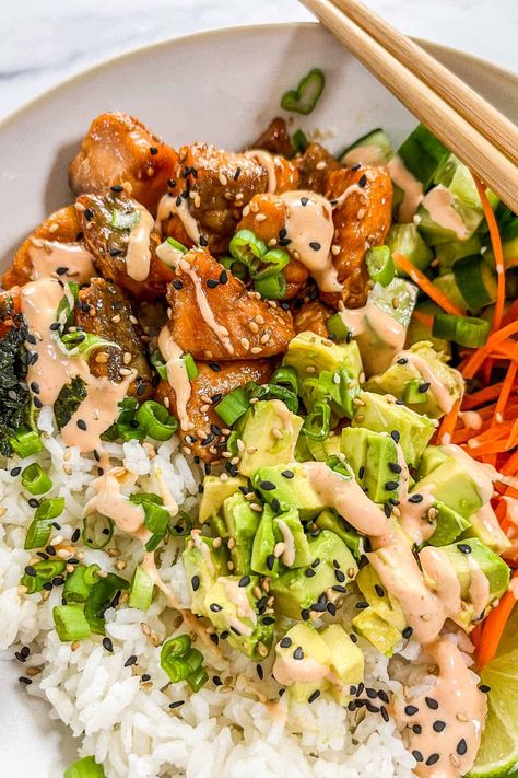 You'll love the flavor in these crispy salmon bowls with rice! They have the perfect balance of lightly crispy but still tender salmon bites paired with fresh veggies, sushi rice, a little bit of nori, and spicy mayo. This is a meal the whole family will love! Salmon Rice Bowl Air Fryer, Sticky Miso Salmon Bowl, Crispy Salmon Bowl, Salmon Bowl Recipe, Salmon Sushi Bowl, Spicy Mayo Recipe, Salmon Poke Bowl, Sushi Bowl Recipe, Salmon Bowls