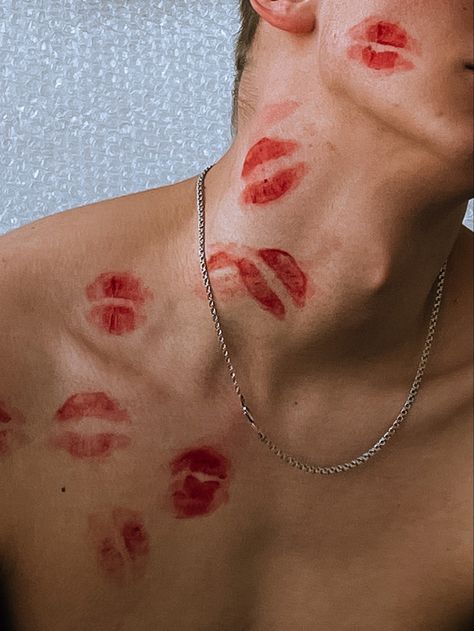 Couple Lipstick Mark, Hugs And Kisses Pictures Couples Romantic, Hickey Neck Aesthetique, Ja I Ty, Love Bite, Lipstick Mark, Kiss Mark, Lipstick Kiss, Fashion Fails