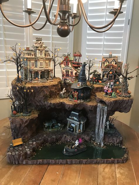 Spookytown Display, Village Display Platform, Spooky Village, Dept 56 Halloween, Halloween Village Display, Lemax Spooky Town, Casa Halloween, Village Ideas, Spooky Town