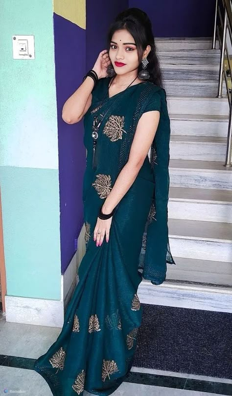 Girls Sadi Style, Sadi Style, Girl In Saree, Attitude Stylish Boys Pic, India Actress, Saree Beautiful, Portrait Photo Editing, Poses For Photography, Gals Photos