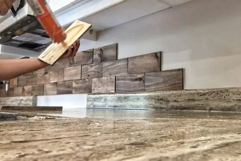 How to Install a DIY Wooden Backsplash | Hometalk Pallet Wood Backsplash Kitchen, Pallet Kitchen Backsplash, Pallet Wood Kitchen Splash Back, Diy Wood Backsplash, Wood Kitchen Backsplash Ideas, Alternative Backsplash Ideas, Pallet Backsplash, Pallet Wood Backsplash, Rustic Kitchen Backsplash Ideas