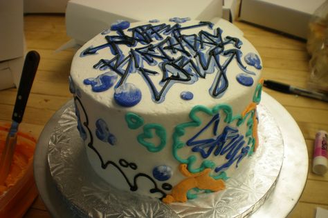 A graffiti-themed cake! Graffiti Cake Birthday Parties, Graffiti Cake Ideas, Graffiti Birthday Cake, 2000s Pool Party, Graffiti Cake, Chunky Nails, Crazy Birthday Cakes, Early 2000s Photoshoot, Graffiti Theme