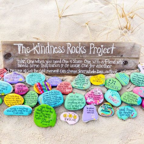 Kindness Rocks Project, Kindness Projects, Inspirational Rocks, Painted Rocks Kids, Rock Painting Ideas Easy, Rock Painting Patterns, Kindness Rocks, Paint Rock, Rock Painting Designs