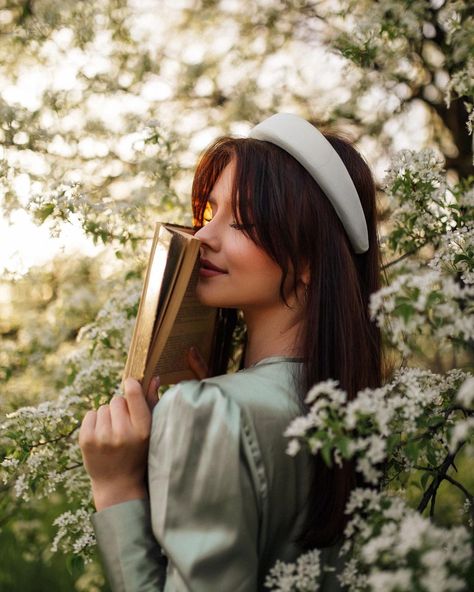 Whimsical Photoshoot, Whimsical Photography, Fairytale Photoshoot, Outdoor Portrait Photography, Spring Portraits, Spring Photoshoot, Flower Photoshoot, Nature Photoshoot, Outdoor Pictures