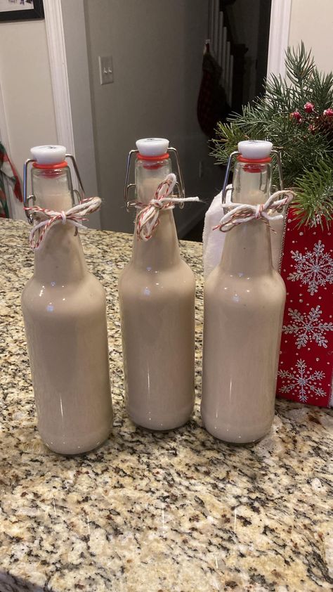 Homemade Baileys: A Heavenly Christmas Gift Recipe to Delight Your Loved Ones Homemade Baileys Irish Cream, Homemade Baileys, Festive Holiday Cocktails, Baileys Recipes, Homemade Alcohol, Homemade Liquor, Baileys Irish, Baileys Irish Cream, Thoughtful Christmas Gifts