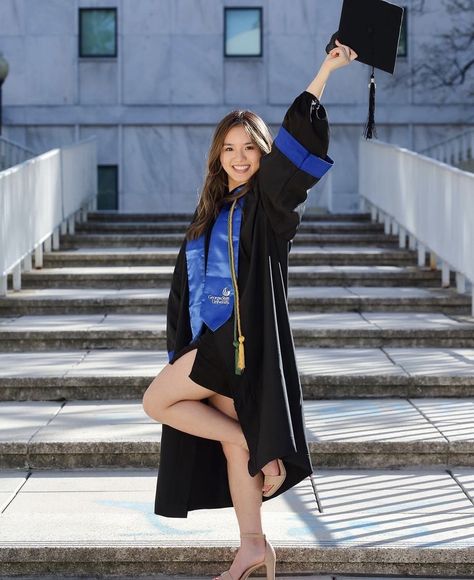 Graduation Pictures First Generation, Graduation Photos For Women, Graduation Outfit Cap And Gown, Graduation Pictures With Cap And Gown, Fall Graduation Photoshoot, Convocation Photo Ideas, High School Graduation Cap And Gown Pictures, Asian Graduation Pictures, Mom And Son Graduation Photo Ideas