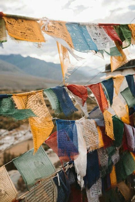 Budget Friendly Honeymoon Destinations, Monte Everest, Ladakh India, India Travel Places, Nepal Kathmandu, Leh Ladakh, Moss Rose, Nepal Travel, Prayer Flags