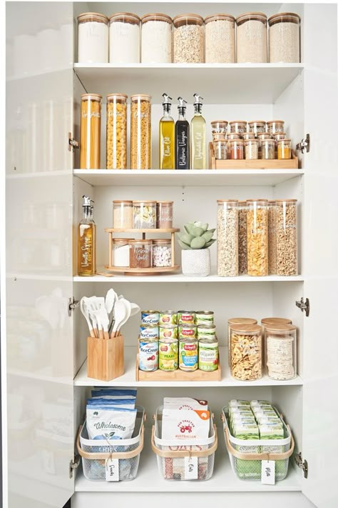 Pantry Organisation Ideas, Kitchen Organisation Ideas, Small Pantry Organisation, Pantry Organiser, Organise Pantry, Organise Kitchen, Organise Home, Apartment Pantry, Fridge Ideas