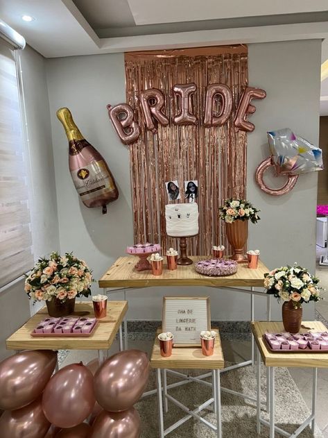 Bride To Be Decoration Ideas At Home, Bachelorette Party Hotel Room, Team Bride Ideas, Bride To Be Decoration Ideas, Bride To Be Cake, Bride To Be Decorations, Bride To Be Party, Bridal Shower Table Decorations, Bridal Shower Bachelorette Party Ideas