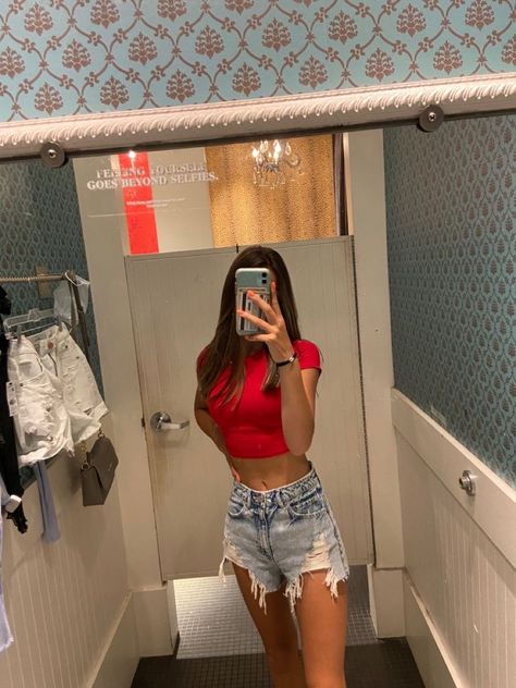 Cute Fits With Jean Shorts, Summer Fits Denim Shorts, Red Tank Top Outfit Summer, Red Outfits School, Red Outfit Aesthetic Summer, Red Tank Outfit, Red Top Outfit Ideas, Summer Outfits Thick Thighs, Outfits Thick Thighs