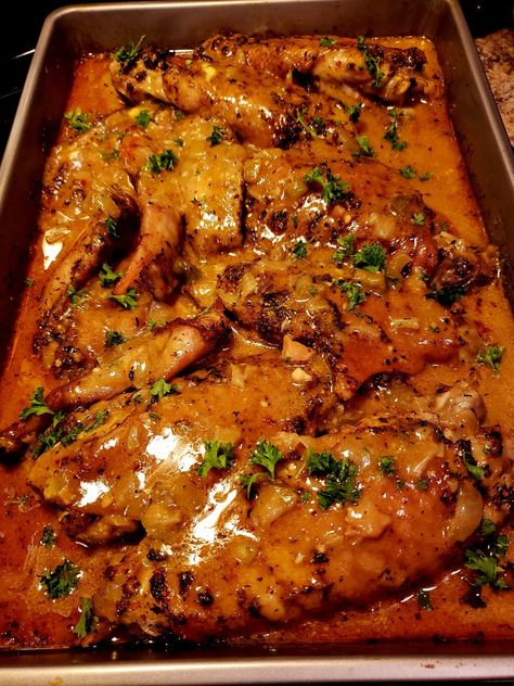 Baked turkey wings with mushroom gravy on a plate, garnished with parsley, served with green beans. Turkey Wing Recipes Baked, Bake Turkey Wings Recipe, Smothered Turkey Wings, Wings Recipe Baked, Smoked Turkey Wings, Baked Turkey Wings, Chicken Shawarma Recipe, Shawarma Recipe, Fried Turkey