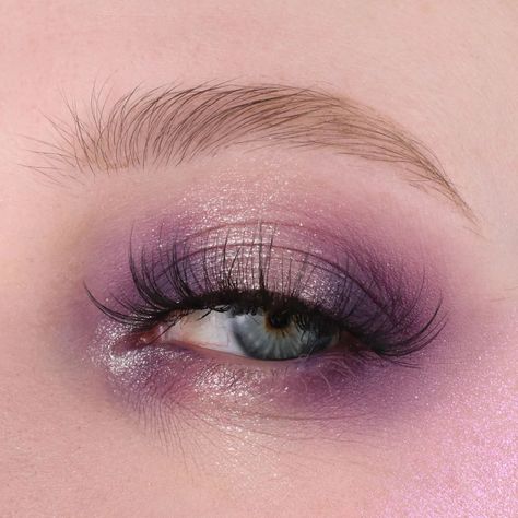 Smokey purples are always a good idea 💜 Another look for you using the @shellwemakeup Mist Witch palette! This Saturday I'll post the YouTube video with tutorials for all three looks 🥰 so keep your eyes peeled for that! I've spent most of this weekend reading and cleaning, which was a great way to spend it! What did you do this weekend? What books are you reading? Products used: ☆ @shellwemakeup Mist Witch palette *PR*, Present Highlighter Palette *PR* ☆ @kruidvat lip & cheek balm in 020 C... Soft Purple Smokey Eye Makeup, Dark Purple Makeup Looks Simple, Smokey Purple Eye Makeup, Lavender Eyeshadow, Purple Smokey Eye Makeup, Witchy Makeup, Purple Makeup Looks, Makeup Purple, Purple Smokey Eye