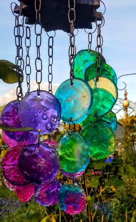 Resin Windchimes, Garden Chimes, Diy Fairy Door, Suncatchers Diy, Crystal Suncatchers Diy, Wind Chimes Homemade, Diy Suncatchers, Wind Chimes Craft, Old Cds