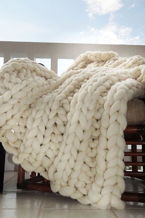 Chunky Knit Blanket for Sale on Amazon - Affordable Chunky Knit Throw Blankets Ivory Throw Blanket, Super Chunky Blanket, Super Chunky Knit Blanket, Blanket Colors, Giant Knit Blanket, Chunky Blankets, Super Chunky Knit, Arm Knitting Blanket, Chunky Knit Throw Blanket