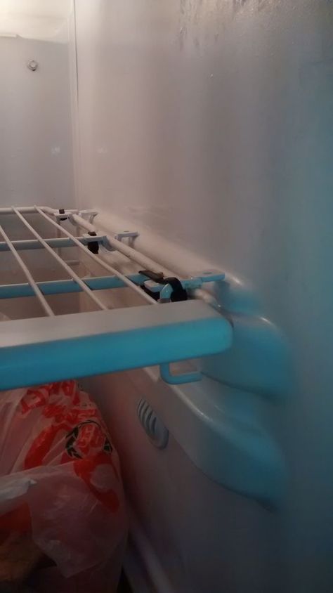 Falling Freezer Shelves Fix: 3 Steps Wire Closet Shelves, Diy Home Remedies, Freezer Organization, Wire Shelves, Kitchen Help, Side By Side Refrigerator, Everything Diy, Shelf Dividers, Upright Freezer