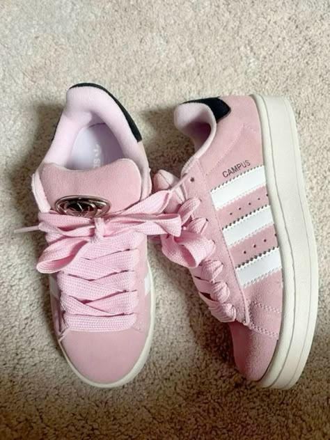 Pretty Sneakers, Basket Style, Dr Shoes, Trendy Shoes Sneakers, Preppy Shoes, Pretty Shoes Sneakers, Shoes Outfit Fashion, Cute Nike Shoes, Cute Nikes