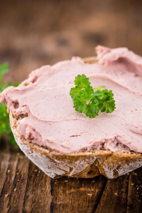 Homemade Liverwurst Recipe, Braunschweiger Recipes, Liverwurst Sandwich, Homemade Luncheon Meat Recipe, Liverwurst Recipe, German Lunch, Luncheon Meat Recipe, Homemade Salami, Sausage Sandwich Recipes