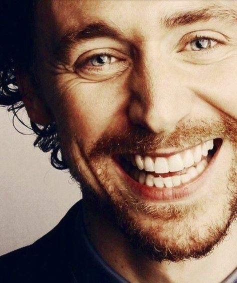 Gorgeous smile!! Thomas William Hiddleston, Loki Tom Hiddleston, Smiles And Laughs, Tom Hiddleston Loki, Just Smile, Benedict Cumberbatch, Chris Hemsworth, Most Beautiful Man, Happy People