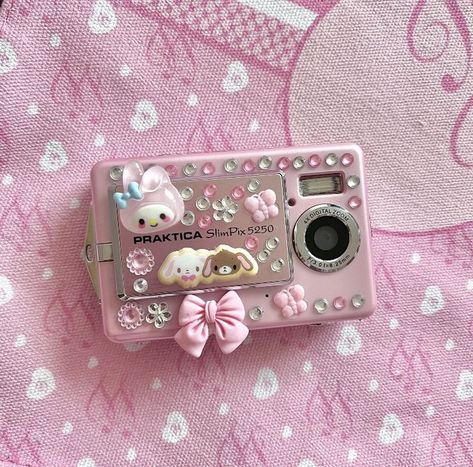 Cute Cameras, Camera Decor, Pink Camera, Pink Crafts, Cute Camera, Digi Cam, Charmmy Kitty, Camera Design, Retro Gadgets