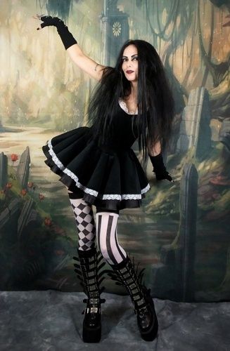 Floaty Alice Minidress - Alice in Wonderland mini dress by Moonmaiden Gothic Clothing Dark Alice In Wonderland Costume, Dark Alice In Wonderland Party, Gothic Alice In Wonderland, Black And White Clown, Emo Look, Dark Alice In Wonderland, Alice In Wonderland Dress, Alice In Wonderland Costume, Pretty Halloween Costumes