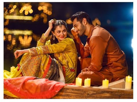 Mujhe Pyaar Hua Tha Mujhe Pyaar Hua Tha Drama, Diwali Photoshoot Ideas, Sari Pose, Diwali Photoshoot, Candle Shoot, Celebrity Houses Interior, Pre Wedding Shoots, Pre Wedding Ideas, Hania Aamir