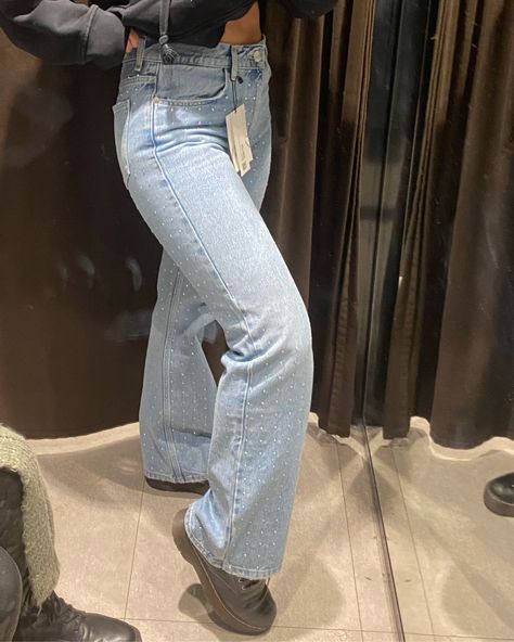 Run Zara Glitter Jeans, Glitter Jeans Outfit, Glitter Jeans, Studded Jeans, Winter 2023, Clothes Outfits, Festival Outfit, Diy Food, Cute Casual Outfits