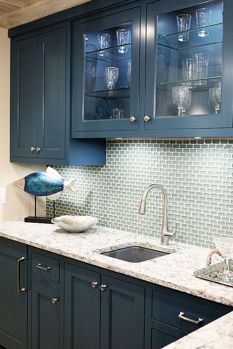 Navy Cabinet. Butlers pantry navy cabinet. Butlers pantry navy cabinet Benjamin Moore Paint Color. #ButlersPantry #NavyCabinet #Navy #Cabinet #BenjaminMoore #paintColor Michele Skinner. Kitchen Diy Ideas, Серая Кухня, Blue Kitchen Cabinets, Kitchen Paint Colors, Blue Cabinets, Grey Kitchens, Butler's Pantry, Blue Kitchen, Blue Kitchens