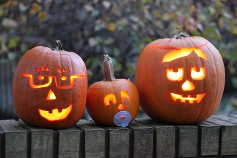 Family pumpkin carving ... Easy! Family Pumpkin Carving, Pumpkin Family, Amazing Pumpkin Carving, Easy Pumpkin Carving, Pumpkin Carving Designs, Carved Pumpkins, 1st Halloween, Jack O Lantern Faces, Baby First Halloween