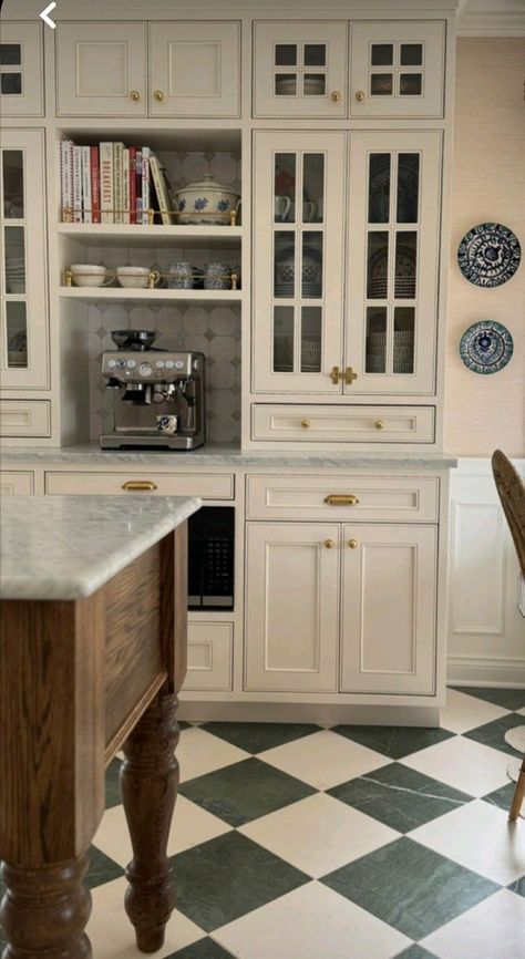 Nancy Meyers Interiors Kitchen, Kathleen Kelly Apartment, Nancy Meyers Kitchen Aesthetic, Nancy Meyers House, Kathleen Kelly, Nancy Meyers, Cottage Kitchens, Up House, Dream House Interior