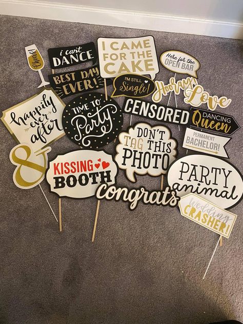 Photo Booth Prop Display Ideas, Props For Farewell Party, Props For Freshers Party, Stage Decorations For Freshers Party, Photobooth Props Ideas, Farewell Backdrop Ideas, Photo Booth Quotes, Props For Photobooth, Farewell Party Decorations