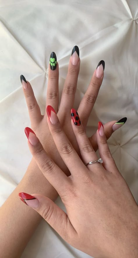 ladybug and catnior set Nail Art Ladybug, Chat Noir Nails, Ladybug And Cat Noir Nails, Character Acrylic Nails, Cat Noir Nails, Miraculous Ladybug Nail Art, Miraculous Ladybug Nails, Gel Tips Nails, Miraculous Nails