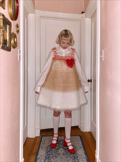 Kitschy Fashion, Cindy Lou Grinch, Minimalistic Outfits, Lesbian Fashion, Disney Princess Dresses, Fashion School, Layering Outfits, Eclectic Fashion, Fashion Style Inspiration