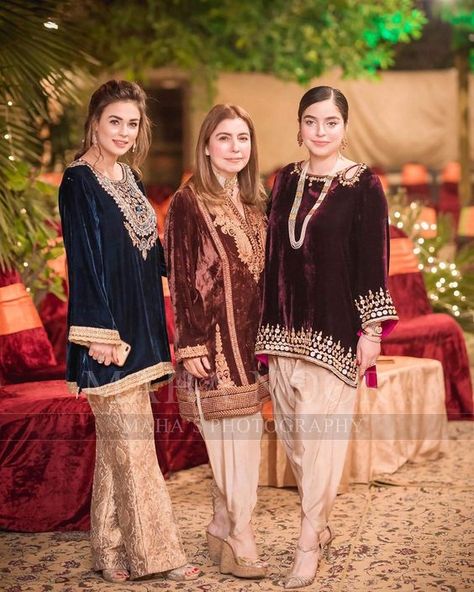 Velvet Pakistani Dress, Velvet Dresses Outfit, Pakistani Dresses Party, Velvet Suit Design, Pakistani Party Wear Dresses, Shadi Dresses, Pakistani Formal Dresses, Nikkah Dress, Velvet Dress Designs