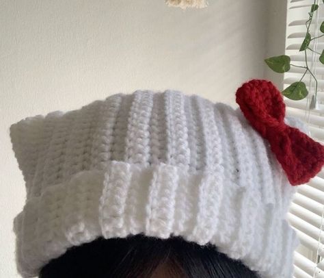 Hello Kitty Beanie, Kitty Beanie, Crochet Hello Kitty, Hello Kitty Crochet, Things To Crochet, Mode Crochet, Crochet Shop, Kawaii Crochet, Crochet Business