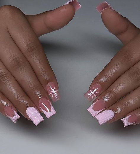 Pink French Christmas Nails, Cute Christmas Nails For Teens, Winter Nails Light Pink, Pink Plaid Nails Acrylic, Short Square Acrylic Christmas Nails, Nails Acrylic Short Design Ideas, Cable Knit Nail Art, Christmas French Tip Nails Coffin, Christmas Medium Nails