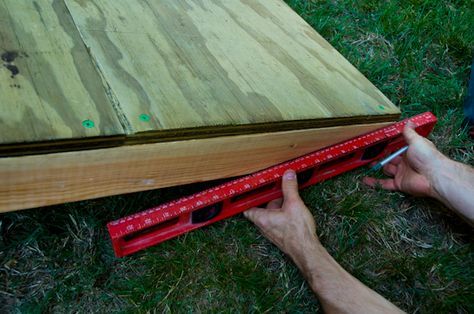 How to build a shed ramp to make it easier to move your tools and lawn mowers in and out. Storage Building Ideas, Prefabricated Sheds, Storage Shed Ideas, She Shed Plans, Shed Ramp, Shed Landscaping, Clutter Solutions, Planning Life, Shed Construction