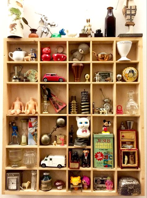 collection Display Figurines Ideas, Memorabilia Display Ideas, Souvenir Shelf, Trinket Shelves, Rocks Display, Vintage Toy Display, Trinket Shelf, Knick Knack Shelf, Souvenir Display