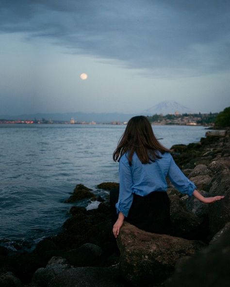 The Sky, Photography Poses, Photo Ideas, The Sea, A Woman, Moon, Wallpapers, Vinyl, Tumblr