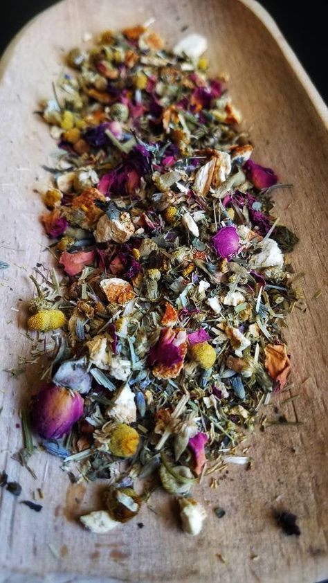 Tea For Migraines, Tea Magic, Tea Blends Recipes, Garden Shoot, Herbal Garden, Tea Loose Leaf, Candida Cleanse, Magia Das Ervas, Herbal Teas Recipes