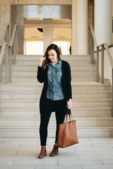 What To Wear When You Don’t Know What To Wear | Sharing My Sole Black Cardigan Outfit Work, Cardigan Outfit Work, 80 Outfits, Stylish Leggings Outfit, Jean Shirt Outfits, Black Cardigan Outfit, Chambray Shirt Outfits, Tops To Wear With Leggings, Denim Shirt Outfit