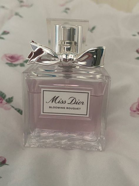 Christmas Wishlist Coquette, Cute Perfumes, Coquette Christmas List, Coquette Essentials, Coquette Perfume, Girly Perfume, Smell Expensive, Pink Princess Aesthetic, Aesthetic Chanel