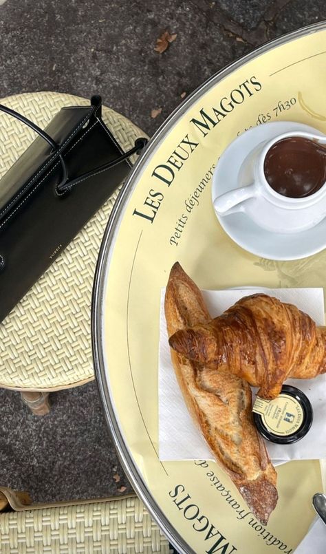 Paris Croissant, Les Deux Magots, Coffee Addict, Insta Stories, Aesthetic Food, Meat Jerky, Food Drinks, French Toast, Meat