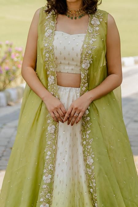 Embroidered Cape & Ombre Lehenga Set Mehendi Gown Outfit, Ideas For Traditional Outfits, White Dress For Haldi Function, Dhawani Set, Function Wear Dresses For Women, Green Lehenga Outfit, Simple Engagement Dress Indian, White And Green Saree, Marriage Outfits For Women