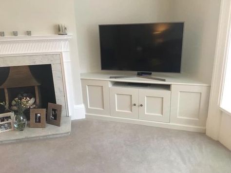 Built In Corner Tv Units In Living Room, Corner Tv Stand Built In, Diy Corner Built In Tv Stand, Alcove Tv Stand, Built In Tv Cabinet Alcove, Corner Tv Cabinet Ideas Living Room, Corner Unit For Tv, Tv In Lounge Ideas, Lounge With Corner Tv