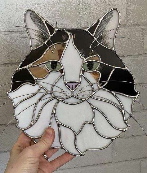 Stained Glass Cat, Cat Stain, L'art Du Vitrail, Stained Glass Patterns Free, Quilled Creations, Glass Cat, Stained Glass Suncatchers, Stained Glass Diy, Stained Glass Crafts