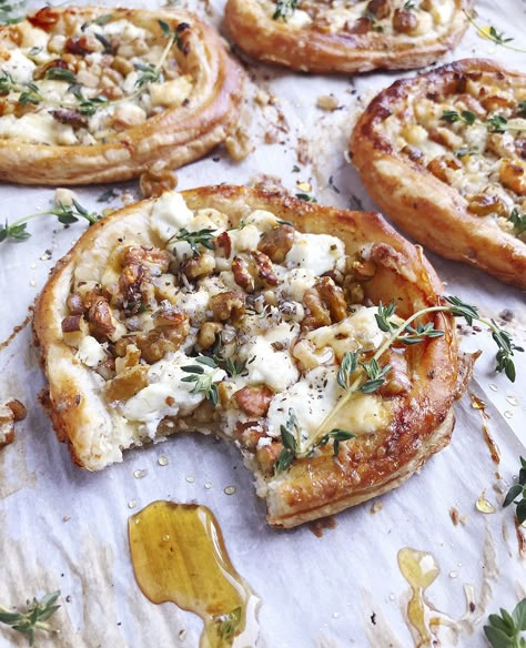 Goats Cheese Starter Ideas, Goat Cheese Walnut Tart, Goat Cheese Walnut Appetizer, Savory Shower Snacks, Dinner Tart Recipes, Easy Craving Recipes, Savory Walnut Recipes, Goat Cheese Dessert Recipes, Book Club Recipes