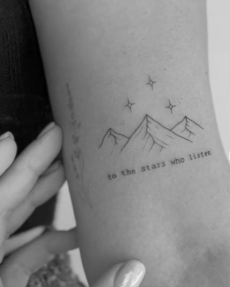 Keeper Of The Stars Tattoo, Book Inspired Tattoos Acotar, Small Sjm Tattoo, Acotar To The Stars Who Listen Tattoo, Acotar Book Tattoo Ideas, To All The Stars Who Listen Tattoo, Acotar Tattoos To The Stars Who Listen, To The Stars That Listen, Acotar Fine Line Tattoos